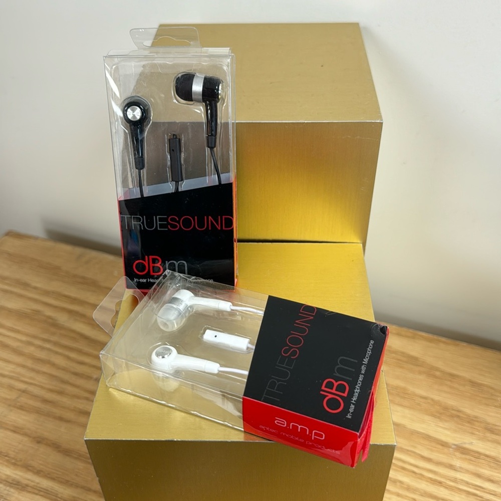 2 pairs of dBm in-ear Headphones with Microphone BLK/WHT